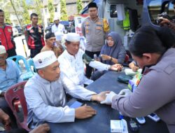 Tim Kesehatan Polres Sibolga, Gelar Bakti Kesehatan Di Pelataran Masjid Agung Sibolga