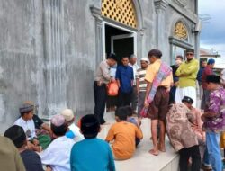 Polsek Tigapanah Laksanakan Jumat Curhat, Berbagi Bersama Jamaah Masjid Merek
