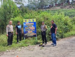Cegah Masyarakat Mendaki Gunung Sinabung, Kapolsek Simpang Empat Pasang Plank Imbauan