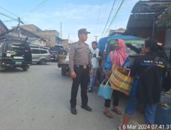 Polsek Porsea Patroli Dan Gatur Lalin Di Pasar Tradisional Porsea