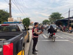 Personil Sat Samapta Polres Batu Bara Patroli Mobile Di Pasar Tumpah Jelang Berbuka Puasa