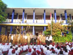 Pimpin Upacara Bendera Di Sekolah, Bhabinkamtibmas Polres Sibolga, Berikan Himbauan