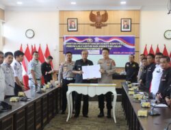 DISAKSIKAN Kapolda Sumut, Kapolres Pakpak Bharat dan Wakil Bupati Pakpak Bharat Teken SK FLLAJ