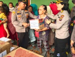 Polwan Polda Sumut Salurkan Bantuan Sosial kepada Korban Banjir di Pangkalan Brandan