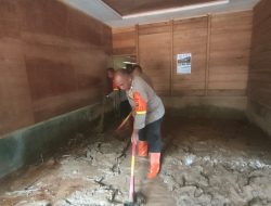 Sigap Bantu Warga di Lokasi Bencana, Brimob Polda Sumut Pulihkan Aktivitas Warga Tapanuli Utara