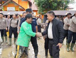 Kabaharkam Polri Mengunjungi Posko Bencana di Kabupaten Aceh Tamiang