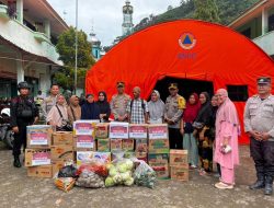 Kabag Astamaops Mabes Polri Tinjau Lokasi Longsor dan Salurkan Bansos di Kota Sibolga