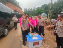 Di Tengah Lelah Personel, Bhayangkari Polda Sumut Hadir Bawa Asupan Moril dan Logistik