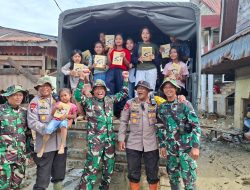 Susu dari Presiden, Senyum Anak-anak di Pasar Huta Godang – Brimob Polda Sumut Hadir Tebar Kepedulian