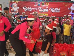 Brimob Polda Sumut Berbagi Kasih Natal bagi Korban Bencana di Tapanuli Utara