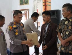 Rayakan Natal di Tengah Bencana, Polri Hadir Menguatkan Warga Adiankoting
