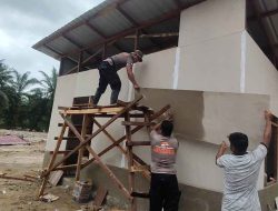 Brimob Polda Sumut Bersama Warga Percepat Pembangunan Hunian Sementara Korban Banjir di Tapsel