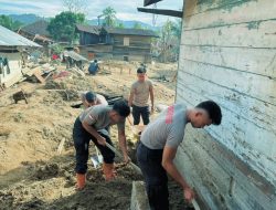 Brimob Hadir Dukung Pemulihan Rumah dan Aktivitas Ibadah Pascabencana Batang Toru