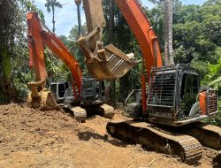 Tempuh Jalan Kaki 12 Jam, Polda Sumut Sita Belasan Eskavator di Tambang Emas Ilegal Madina