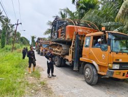 Dikawal Brimob Bersenjata Lengkap, Alat Berat Tambang Emas Ilegal Tapsel–Madina Dievakuasi ke Batalyon C Sipirok