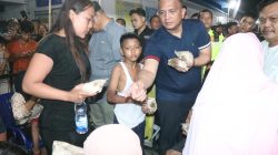 SELURUH PENUMPANG SELAMAT, POLAIRUD TANJUNG TIRAM EVAKUASI KAPAL NELAYAN RUSAK DI PESISIR PULAU SALAH NAMO