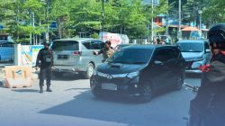 Brimob Sigap Urai Kemacetan di Ajibata, Bantu Penumpang Menyeberang di Tengah Padatnya Arus Lebaran