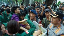 Pengamanan Humanis Warnai Aksi Penyampaian Aspirasi Mahasiswa di Gedung DPRD Sumut