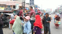 Jumat Berkah, Bid Humas Polda Sumut Berbagi Kasih dengan Sopir, Pengemudi Becak Motor dan Ojol